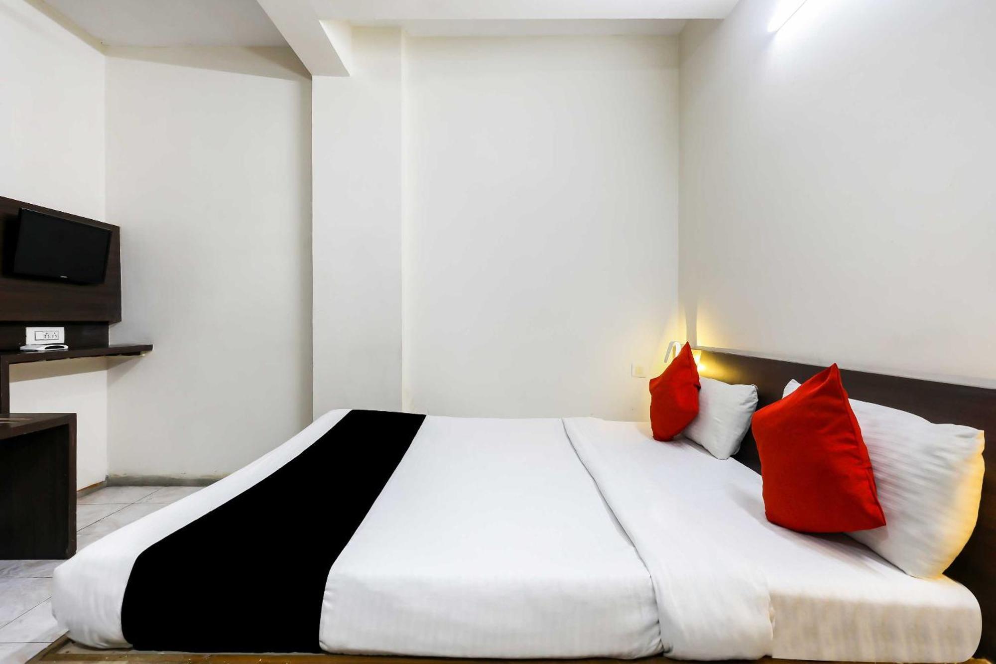 Collection O 3761 Hotel Shree Datta 인도르 외부 사진
